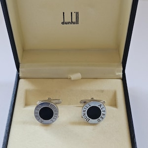 Abotoaduras clássicas Alfred Dunhill de ônix preto e prata esterlina, caixa e documentos, cartão de garantia, por volta de 1980