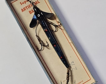 Ancien Leurre De Pêche Barracuda – Bois Rouge Et Blanc – Double Toupie Vintage