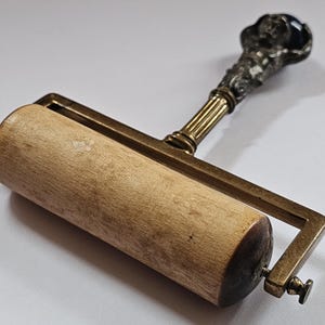 Rouleau ou buvard d'encre victorienne ; Laiton, spectre, bois et verre ; Fin du XIXe siècle