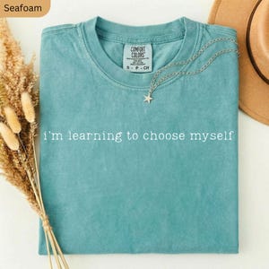 Comfort Colors® I’m Learning To Choose Myself Shirt, Self Love Quote Tee, Personal Growth Graphic T-Shirt, Healing Journey Top, Gift for Wom