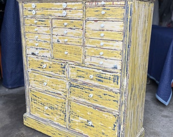 Mueble de boticario antiguo de caoba pintada en amarillo y azul raspado