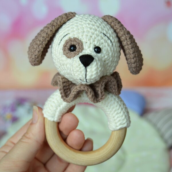 Hochet chien, hochet au Crochet, cadeau de Shower de bébé, cadeau nouveau-né, premier jouet de bébé, chien au Crochet