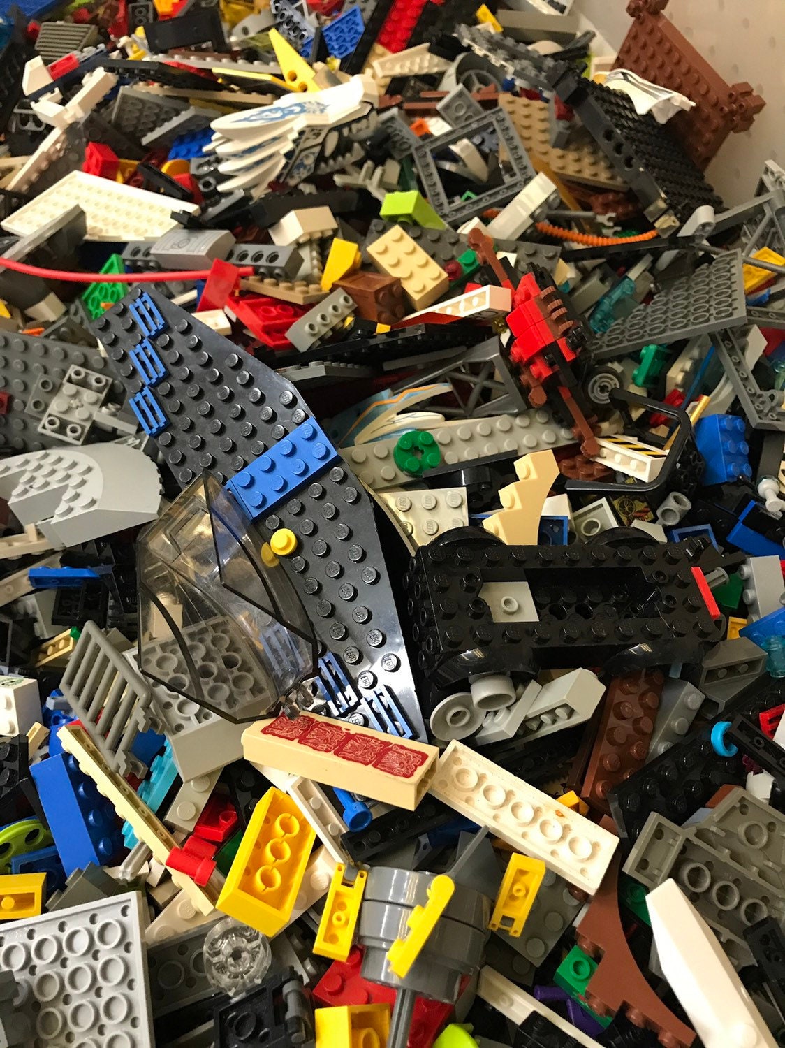 Vrac LEGO : 1 kilo de pièces diverses - Brickland, référence française du  LEGO reconditionné