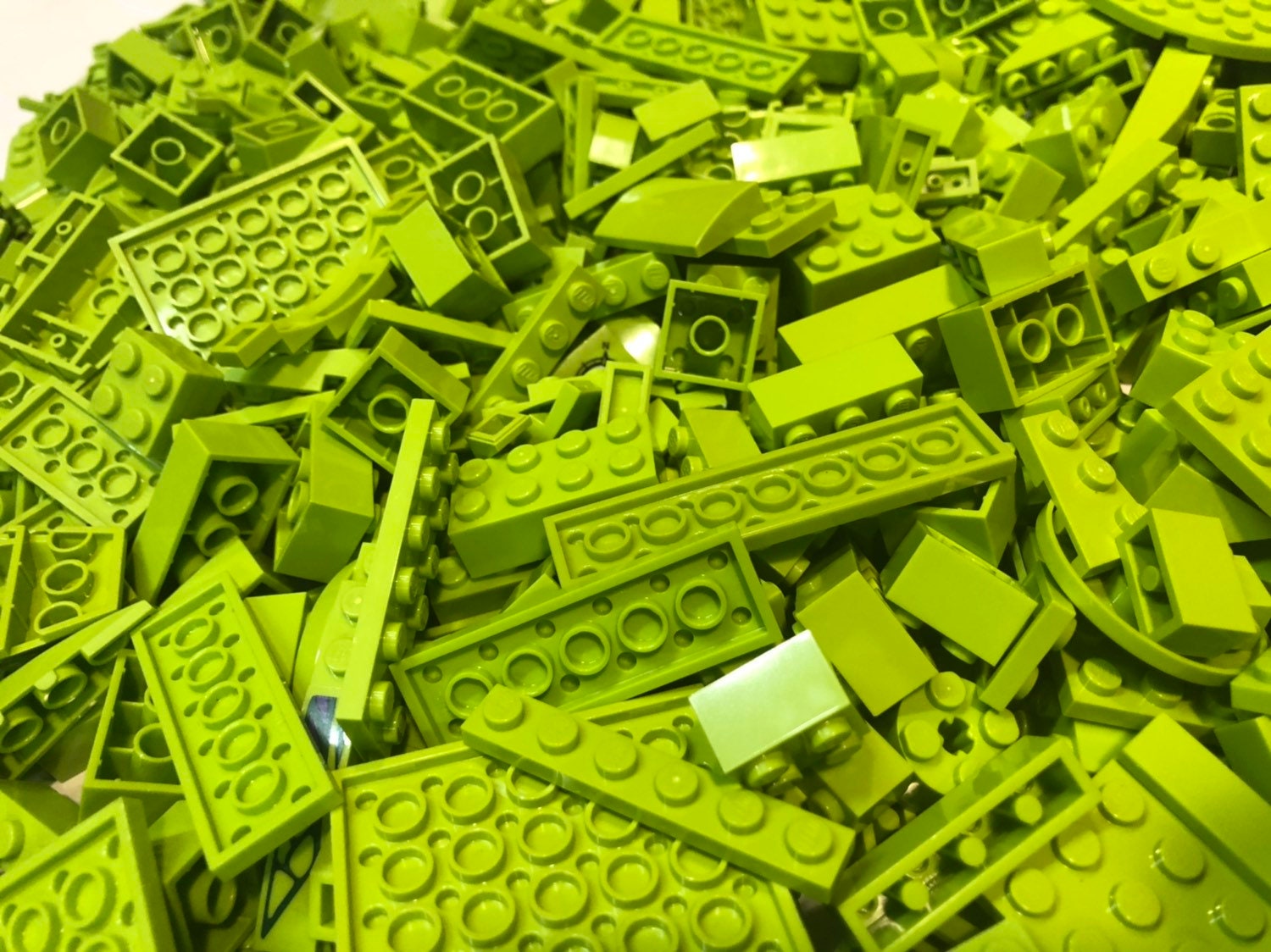 100 pièces de Lego basiques en vrac : plaques de blocs de briques avec des  couleurs vives violet azur citron vert lavande -  France