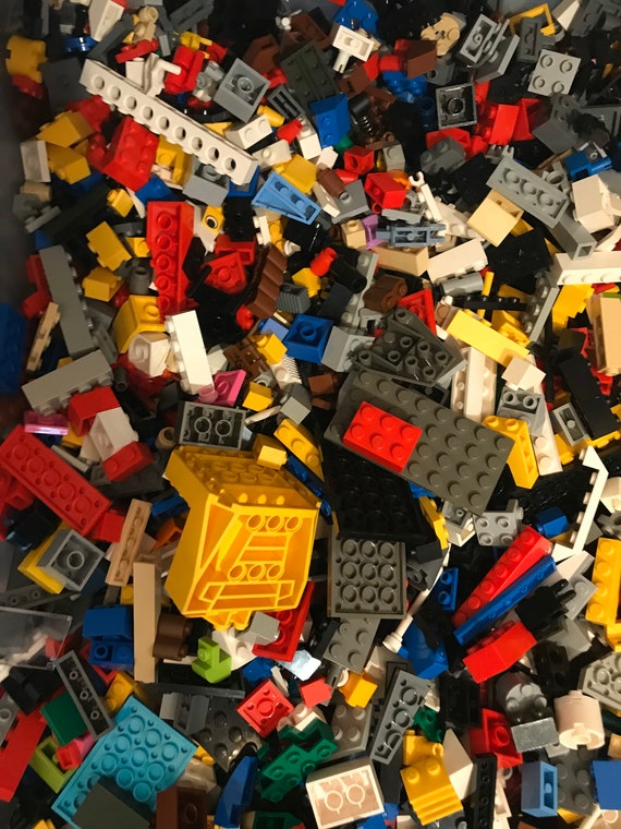 BULK LEGOS APPROX 6 POUNDS WITH 10 MINI FIGS