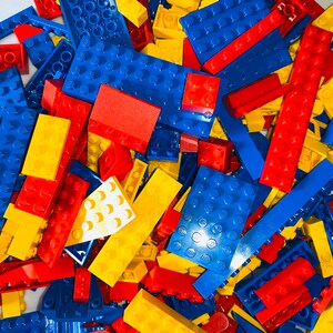 200 pièces briques et blocs Lego uniquement lot en vrac de couleurs  mélangées toutes les pièces