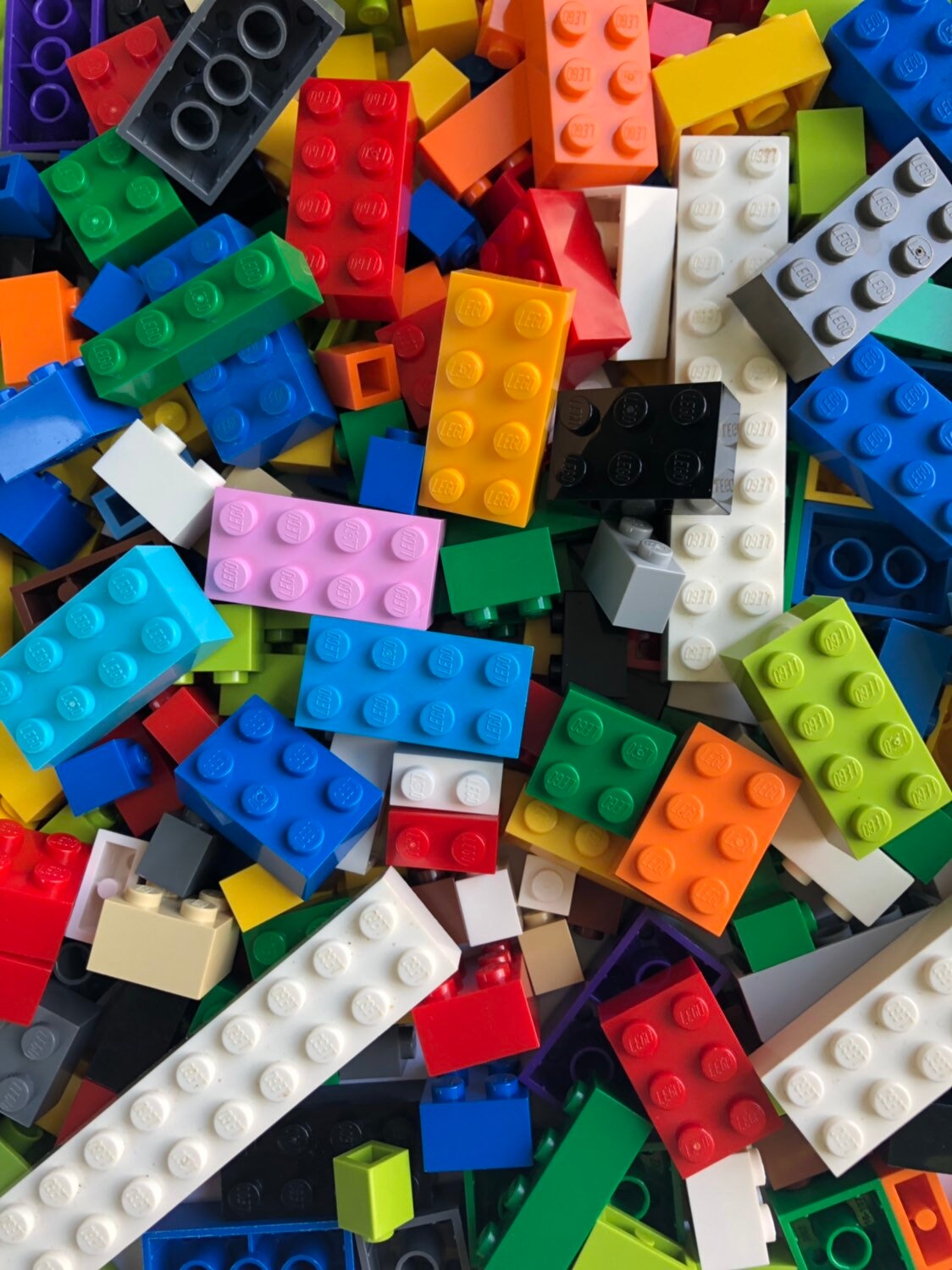 200 pièces briques et blocs Lego uniquement lot en vrac de couleurs  mélangées toutes les pièces