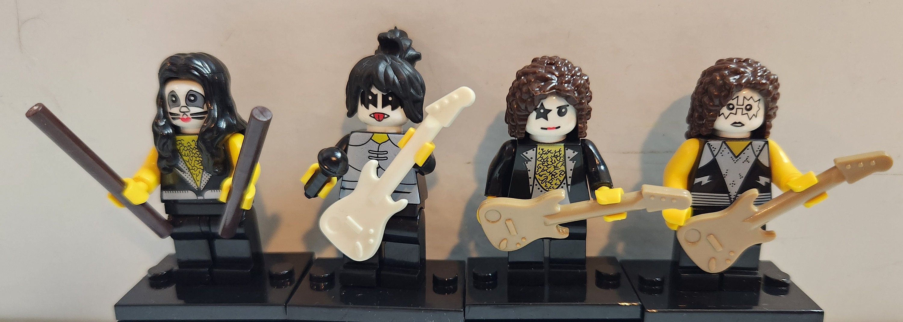 NEW Lego ROCK STAR ELECTRIC GUITAR Girl Friends Purple Instrument 4 Minifig  Band