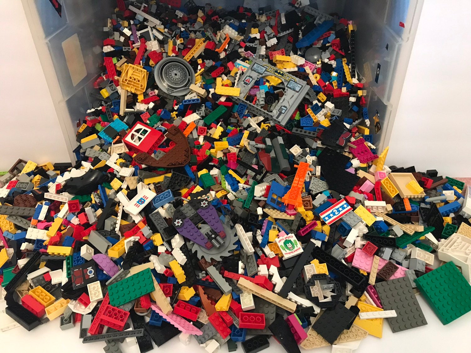 Vrac LEGO : 1 kilo de pièces diverses - Brickland, référence française du  LEGO reconditionné