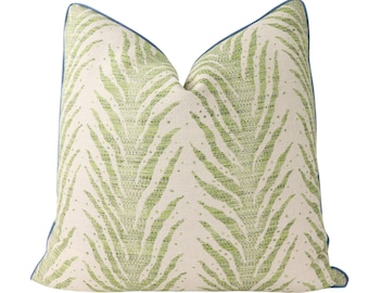 Pillow cover with CONTRAST WELT // Schumacher Creeping Fern Moss 75452 - on both sides // Blue welt: RM Coco Landen Periwinkle