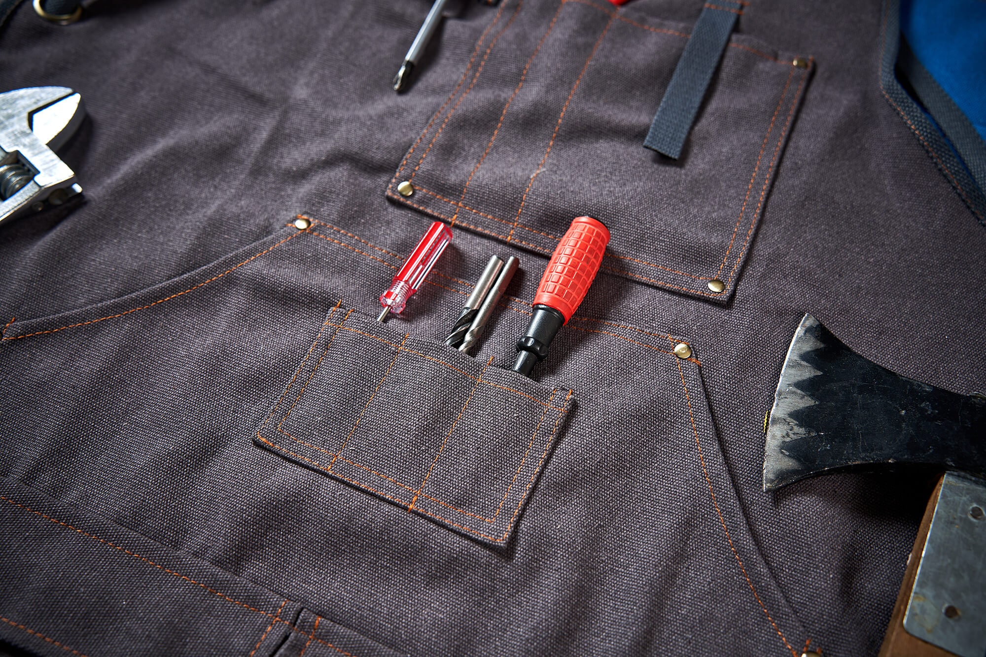 Canvas Werkstattschürze mit Taschen, Personalisiertes Geschenk für Ihn, personalisierte Barschürze, bestickte Küchenschürze, Grillschürze, Barkeeperschürze