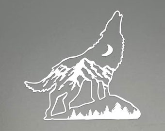 Calcomanía de montaña de lobo / Calcomanía de lobo dibujada a mano con una cadena montañosa en el interior / lobo aullando a la luna con árboles / Lobo con pinos y luna