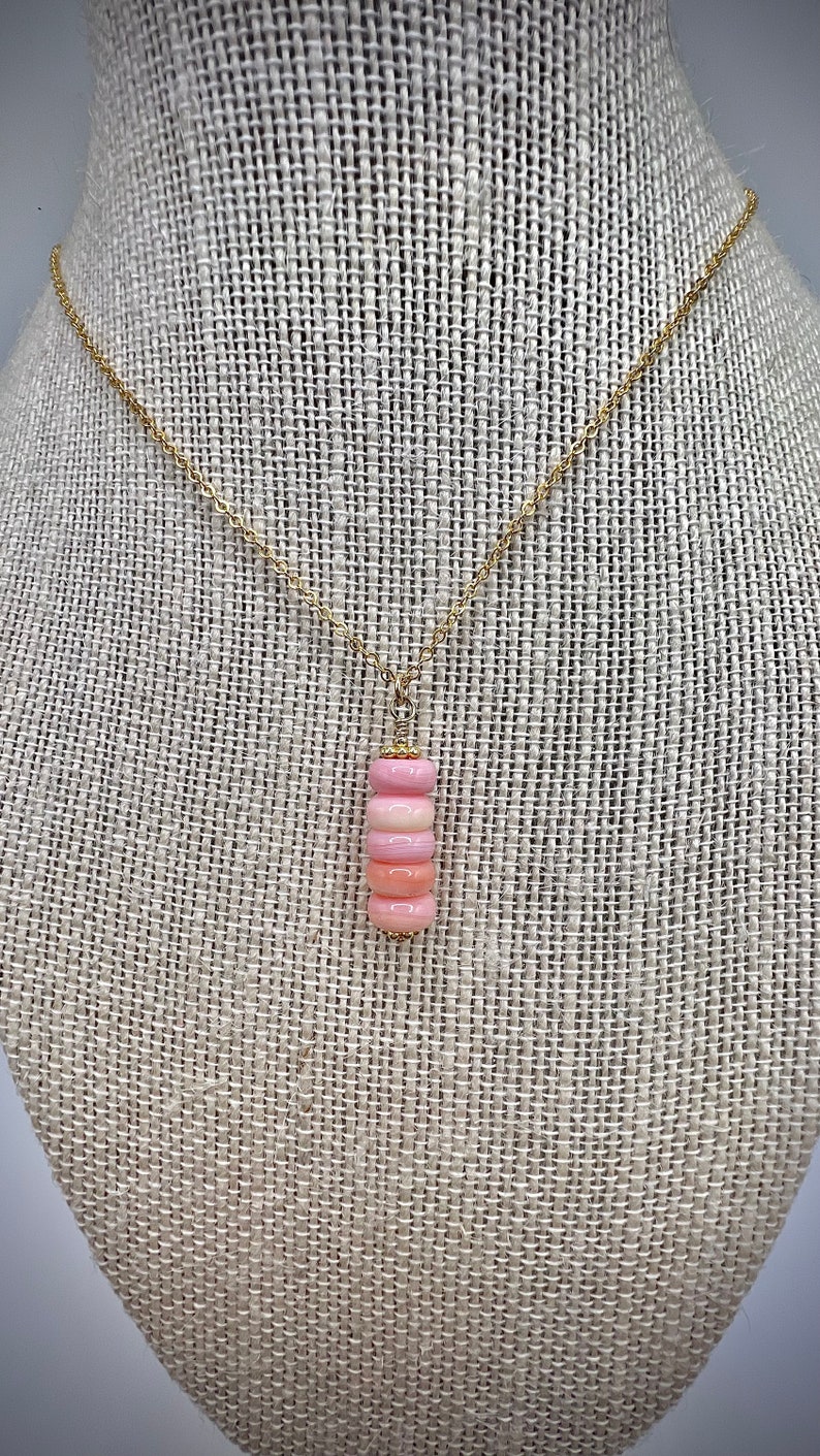 Pink Queen Conch Shell Beaded Bar Necklace in Silver or Gold, Tropical Beach Necklace, Handmade Jewelry for Women, Gift for Her Bild 5