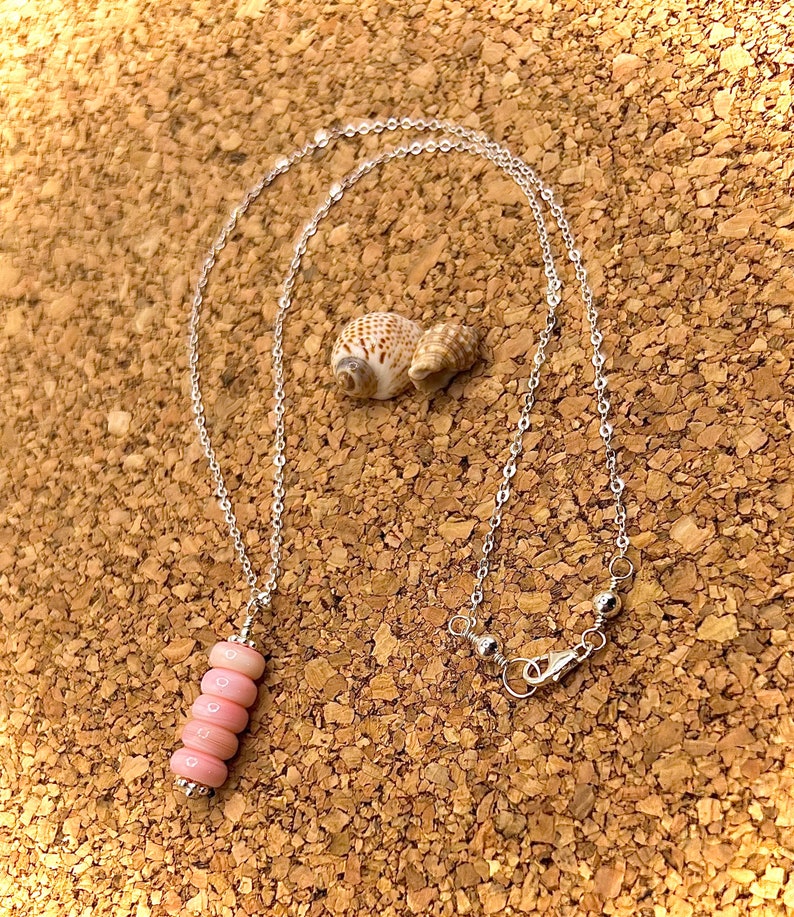 Pink Queen Conch Shell Beaded Bar Necklace in Silver or Gold, Tropical Beach Necklace, Handmade Jewelry for Women, Gift for Her Bild 2