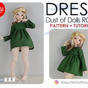 Op de afbeelding: Een groene jurk met gouden stippen voor een pop. De jurk heeft lange mouwen en een geplooide rok. De pop draagt een gouden baret. De afbeelding bevat de tekst "DRESS Dust of Dolls ROZE PATTERN + TUTORIAL @MyLittleDollStory".