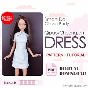 以下が含まれることがあります： 水色のチャイナドレスを着た人形。画像には「Smart Doll Classic Body Qipao/Cheongsam DRESS PATTERN + TUTORIAL」と「DIGITAL DOWNLOAD」というテキストが含まれています。 パターンのレベルは5つのスプールで示されています。