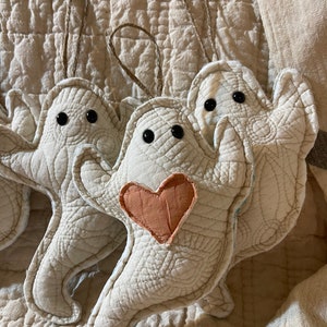 Halloween Quilt Ghost / Handmade Ghost / Farmhouse Decor image 3