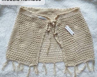 Falda pareo de ganchillo crochet. Tejido y cosido a mano. Handmade. Articulo artesanal. Boho. Hippy. Flecos. Playa. Verano. Punto mujer