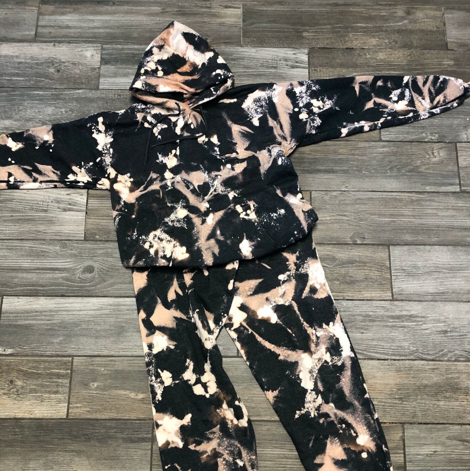 tie dye matching sweatshirt and sweatpants