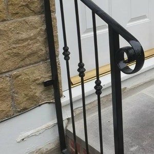 Wrought iron handrail, please read description before ordering.price is a start from of 300mm wide.uk only