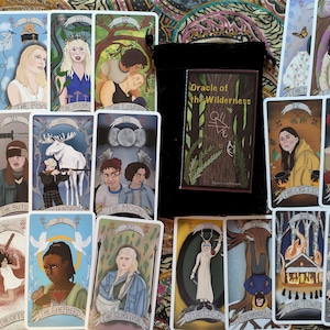 Baraja de cartas del Oráculo de las Chaquetas Amarillas: Oráculo de la naturaleza, Naturaleza adolescente Misty Mel Hat Pit Girl Natalie Mari Shauna Lottie Travis entrenador Ben