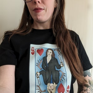 T-shirt Yellowjackets Natalie The Wilderness has Chosen Queen of Hearts Playing Card