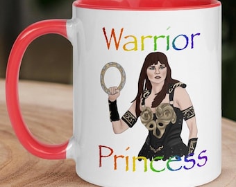 Tazza arcobaleno di Xena la Principessa Guerriera con colore all'interno, ispirata a Lucy Lawless, serie TV fantasy degli anni '90, regalo femminista, LGBTQ queer e nerd.