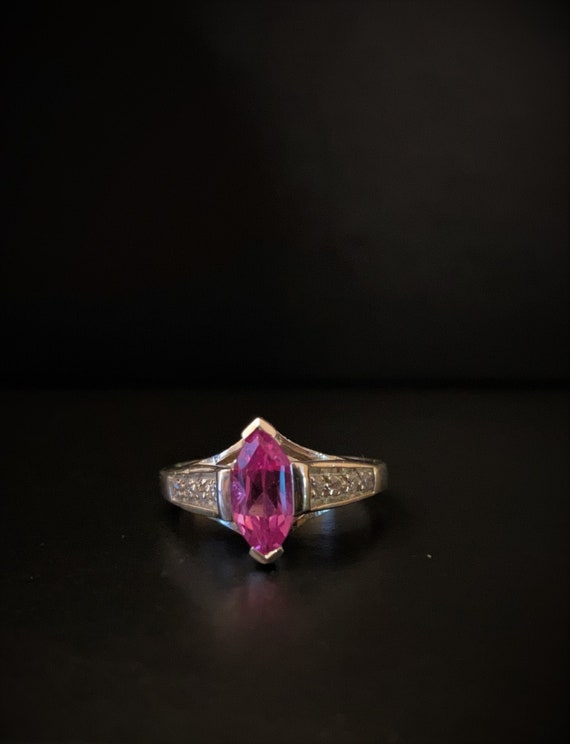 Beautiful Pink Sapphire & Sterling Silver Ring