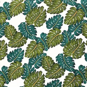 Op de afbeelding: Een naadloos patroon met groene en turquoise monstera bladeren op een witte achtergrond. De bladeren zijn gerangschikt in een herhalend patroon, wat een tropisch en levendig ontwerp cre&euml;ert.