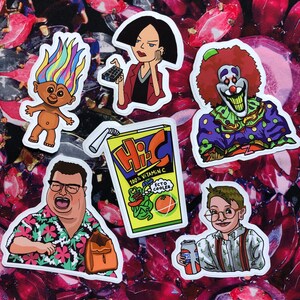 El paquete de pegatinas ilustrado de los 90 con Zeebo, Ecto Cooler, Solo en casa, Jane de Daria, Troll Doll y Jurassic Park