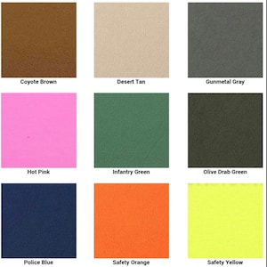 Puede incluir: Una tabla que muestra 15 muestras de tela de diferentes colores. Los colores son: Rojo, Rojo sangre, Marr&oacute;n chocolate, Marr&oacute;n coyote, Beige desierto, Gris metalizado, Rosa fuerte, Verde militar, Verde oliva, Azul polic&iacute;a, Naranja de seguridad, Amarillo de seguridad, Verde zombie, Tierra oscura mate oto&ntilde;o, y Tierra oscura mate primavera.