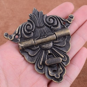 Home Living Hobbies Schmuck Box Schlösser Dekoration Antik Fledermaus Stil Hardware Bronze Ton Metall Rechteck Riegel 67 * 71mm für Box/diy machen