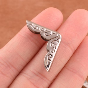 100pcs esquina redondeada con esquinas de patrón decorativo 21 * 4mm plata metal protección esquinas, esquinas de metal de plata para libro / caja
