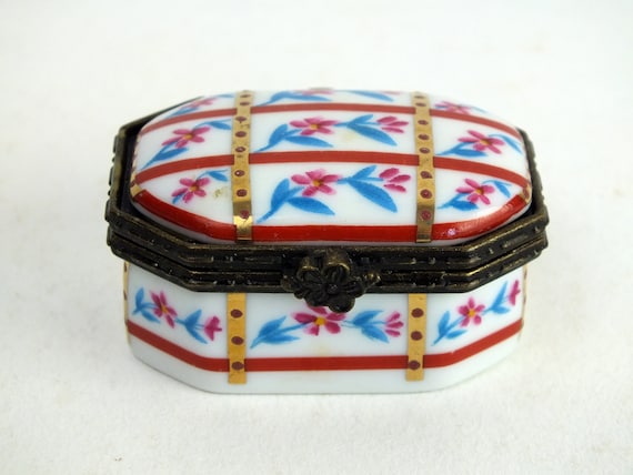 vintage porcelain box from Porcelain Art, jewelry… - image 1