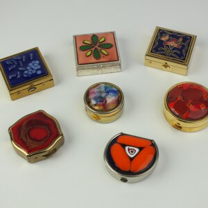 1x vintage enamel glass pill box, mini jewelry box, snuff box, small pill box, gift woman, gift man, birthday gift