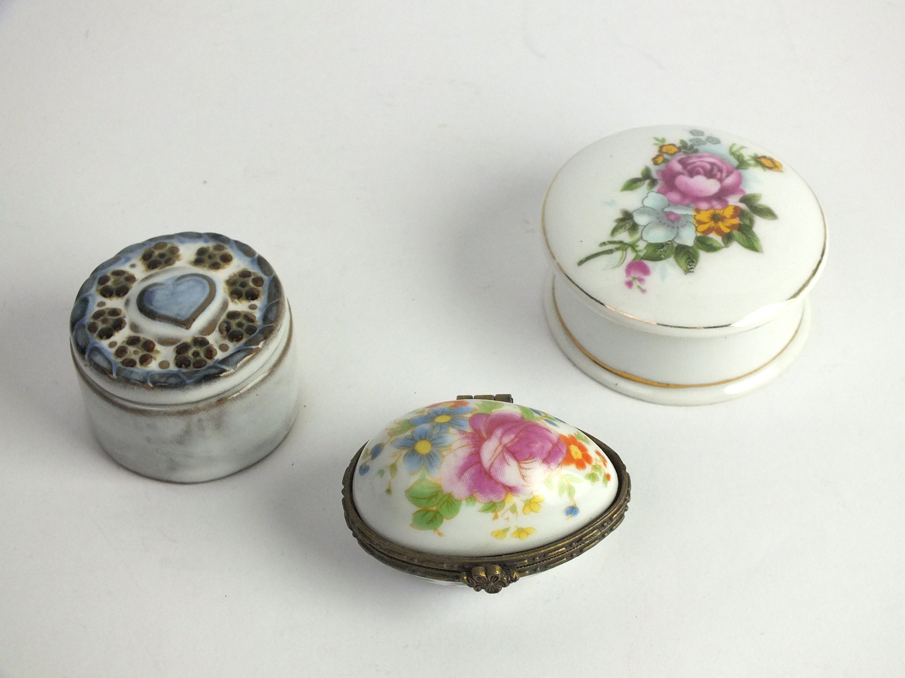 Porcelain Japan White and Gold Floral Small Trinket Pill Box