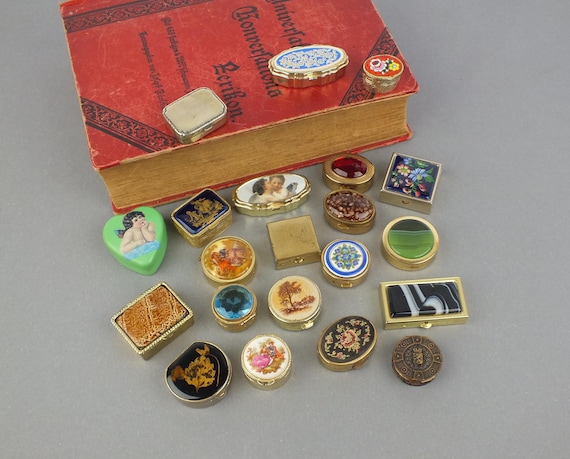 Auswahl vintage Schmuckdose aus goldenem Metall verschiedene Motive, nostalgische Pillendose, kleine Deckel Dose für Tabletten