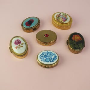 Vintage mini jewelry box with flower motifs, pill box, small box for tablets, jewelry box, gift for women