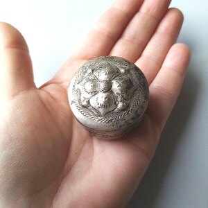 small vintage jewelry box made of silver-plated metal, pill box with flowers, old tobacco tin, gift for women, Easter gift for women