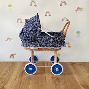 Rieten kinderwagen, poppenwagen, rieten poppenwagen VK, babypoppenwagen, kinderwagen, houten kinderwagen, babywagen, rieten poppenwagen, marineblauw