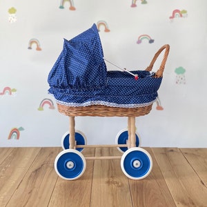 RIETEN KINDERWAGEN, poppenwagen, rieten poppenwagen VK, babypoppenwagen, kinderwagen, houten kinderwagen, babywagen, rieten poppenwagen, marineblauw