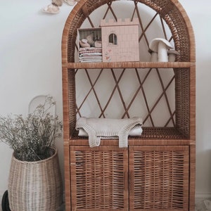 Bakers rack with wicker cheap baskets