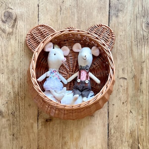 Hanging wicker basket, teddy basket, bear basket,