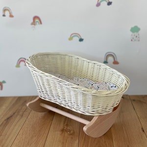White top wicker crib