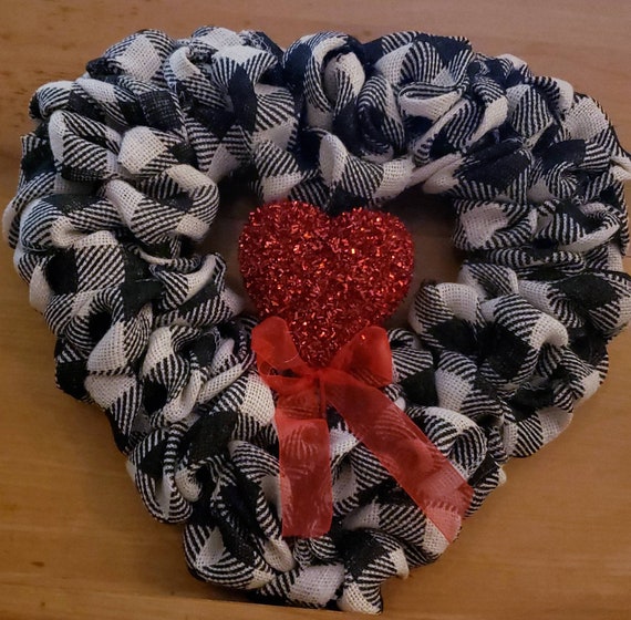 Valentines Day Wreath; Black and White Buffalo plaid Burlap Heart Wreath; Burlap Valentines Day Wreath