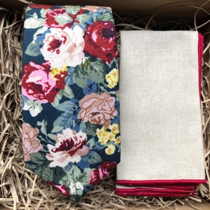 Empire Rot Rose Krawatte Set: Floral Krawatte und Blumen Tasche Platz, Hochzeit Krawatte, Trauzeugen, florale Krawatten, blaue Krawatte, Krawatten für Männer