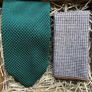 Emerald Tie and Babbington: Green Knitted Necktie, Men&#39;s Gifts, Gifts for Men, Knitted Ties, Green Ties, Ties For Men, Wedding Attire