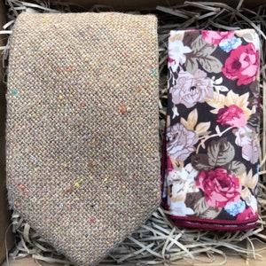 The  Rocky Mountain and Floral Pocket Square: Brown Necktie, Flecked Necktie, Ties For Men, Wedding Ties, Groomsmen gifts, Men&#39;s Tie Gifts