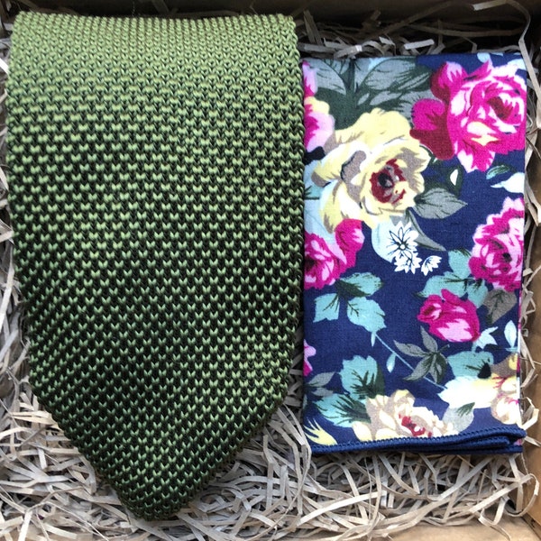 L'olivier et l'iris : cravate verte en tricot, cravates en tricot, pochette de costume à fleurs vintage, cravates vertes pour hommes, cravates pour hommes, cravates de mariage, Royaume-Uni