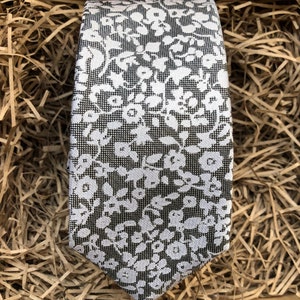 The  Mizar: Necktie, Grey Floral Tie, Ties For Men, Grey Men's  Necktie, Silver Grey Floral Ties, Wedding Ties, Men's Gift